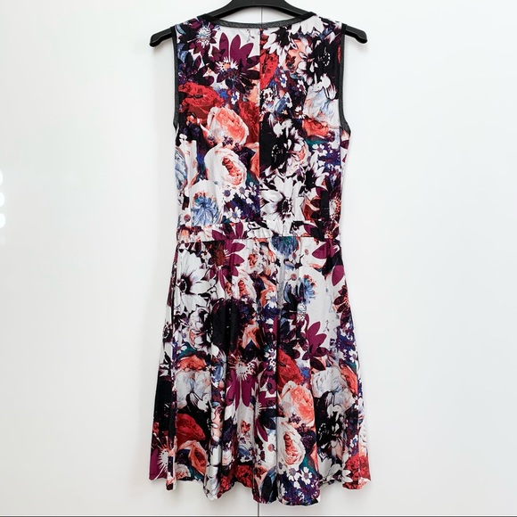 Simply Vera Sleeveless Dress - Picture 5 of 7